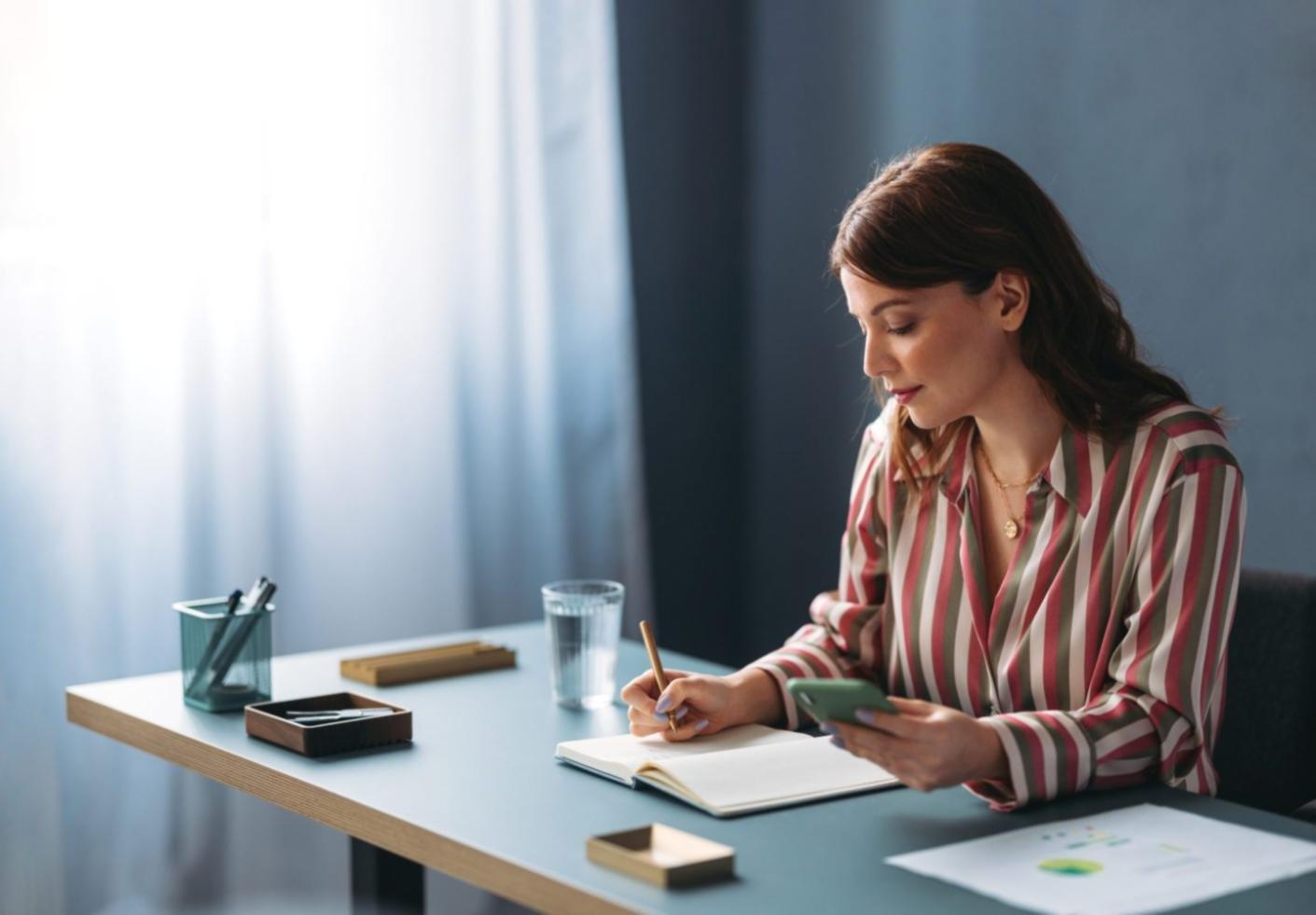 Proceso de preparación de webinar con materiales y notas